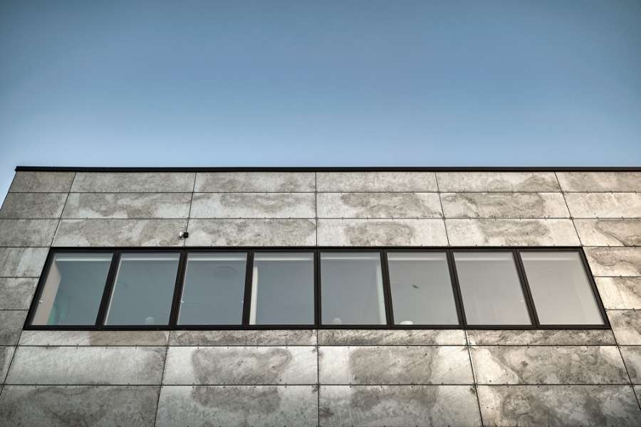 Vereine versammeln sich hinter einer Stahlfassade mit Charakter, Ringsted Sportscenter, Tværalle 8, 4100 Ringsted, Dänemark